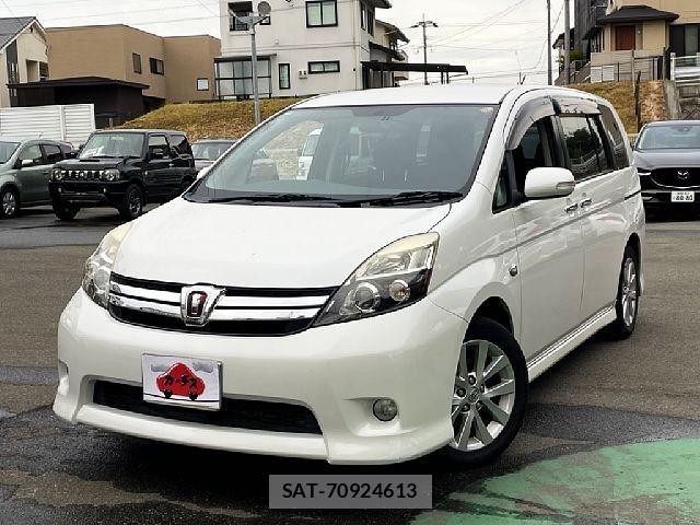 Toyota ISIS 2012-01 8366406-0