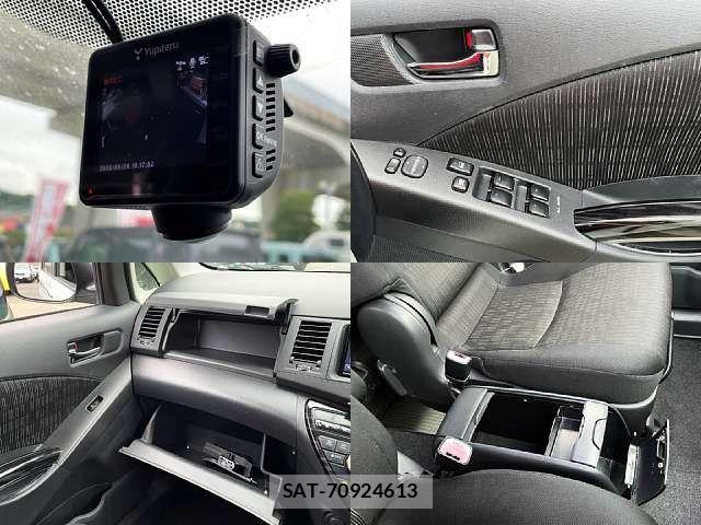Toyota ISIS 2012-01 8366406-5