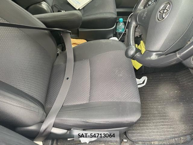 Toyota ISIS 2005-05 8366407-15