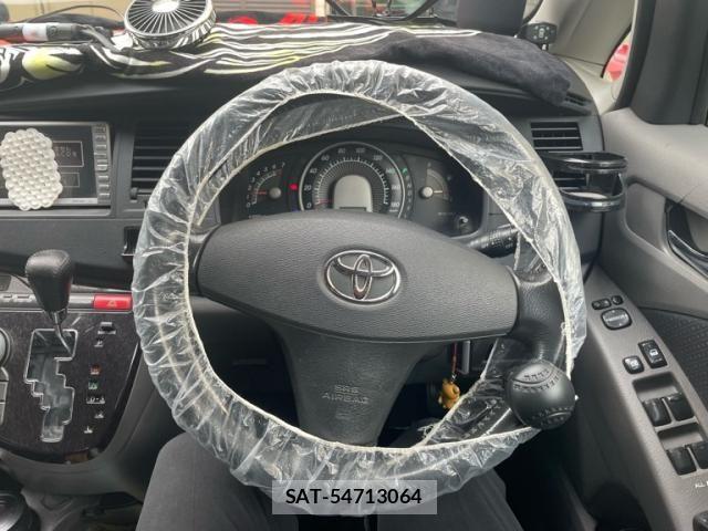 Toyota ISIS 2005-05 8366407-16