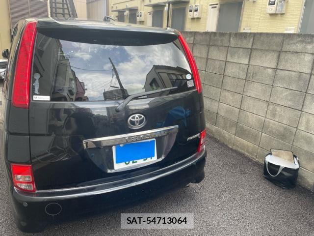 Toyota ISIS 2005-05 8366407-2
