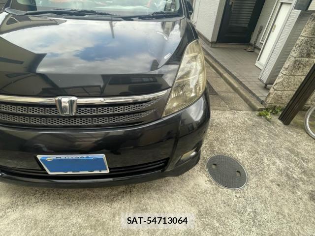 Toyota ISIS 2005-05 8366407-4