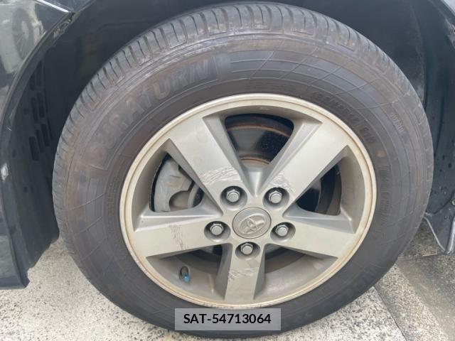 Toyota ISIS 2005-05 8366407-6