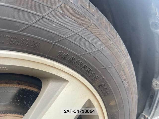 Toyota ISIS 2005-05 8366407-7