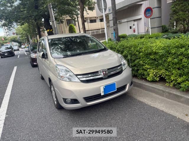 Toyota ISIS 2011-09 8366408-0