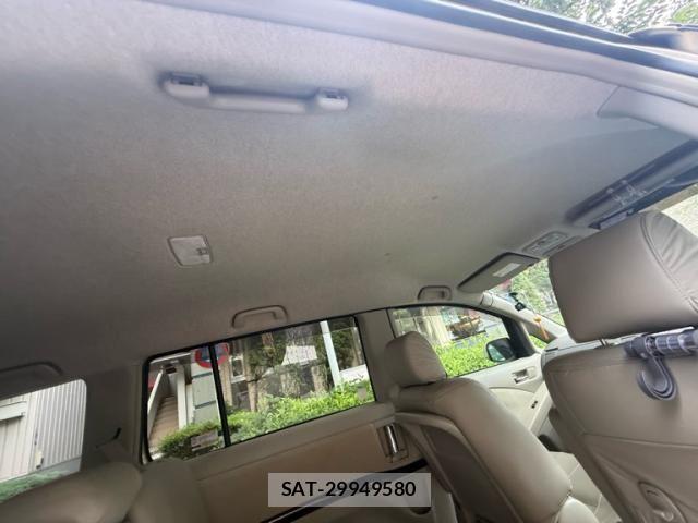 Toyota ISIS 2011-09 8366408-6
