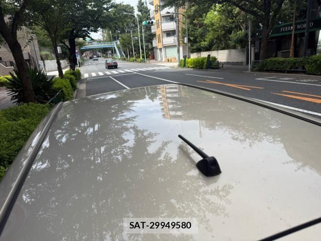 Toyota ISIS 2011-09 8366408-4