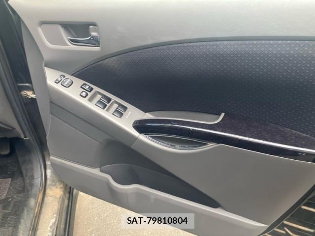 Toyota ISIS 2005-08 8371748-12