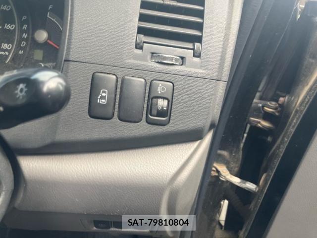 Toyota ISIS 2005-08 8371748-14