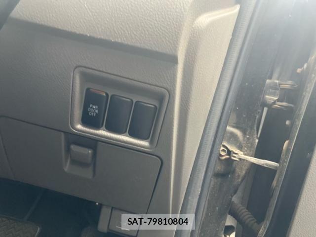 Toyota ISIS 2005-08 8371748-15