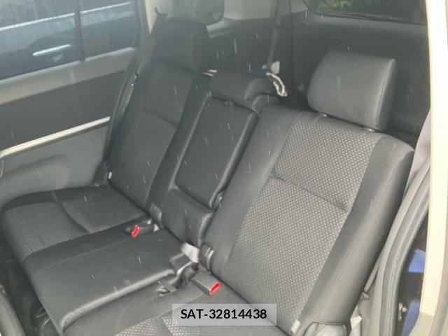 Toyota ISIS 2008-02 8412966-3