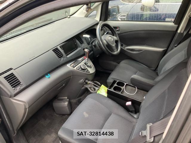 Toyota ISIS 2008-02 8412966-4