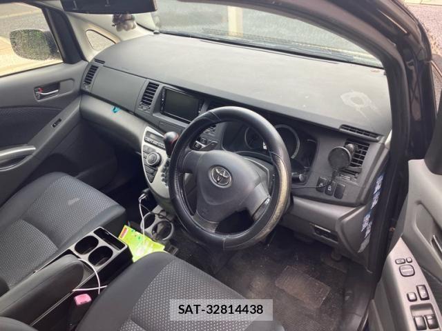Toyota ISIS 2008-02 8412966-6