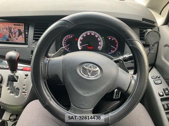 Toyota ISIS 2008-02 8412966-7