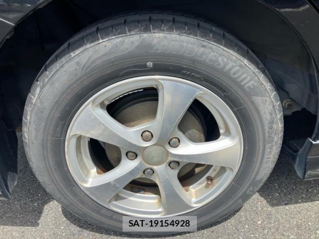 Toyota ISIS 2007-12 8412967-11