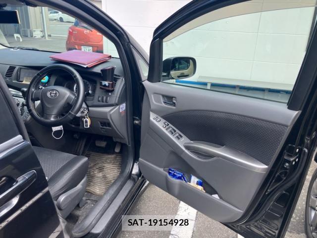 Toyota ISIS 2007-12 8412967-19