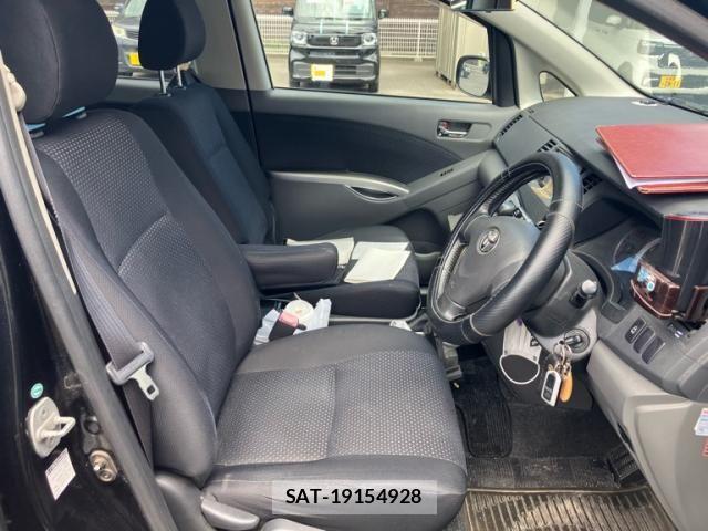 Toyota ISIS 2007-12 8412967-20