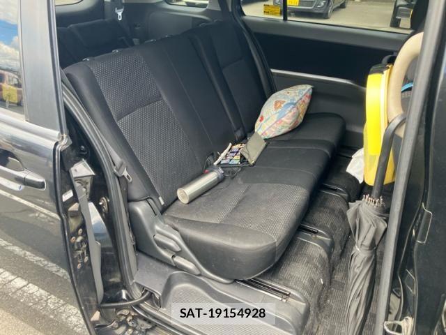 Toyota ISIS 2007-12 8412967-21
