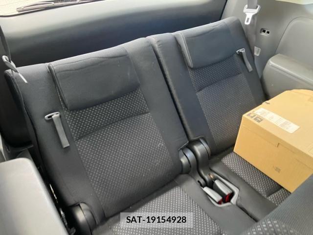 Toyota ISIS 2007-12 8412967-22