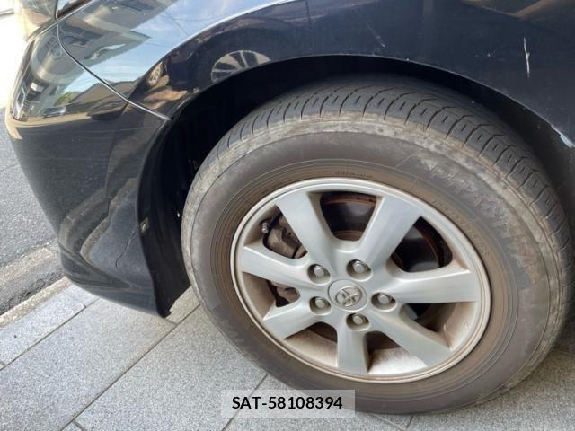 Toyota ISIS 2011-09 8412968-14