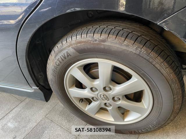 Toyota ISIS 2011-09 8412968-15