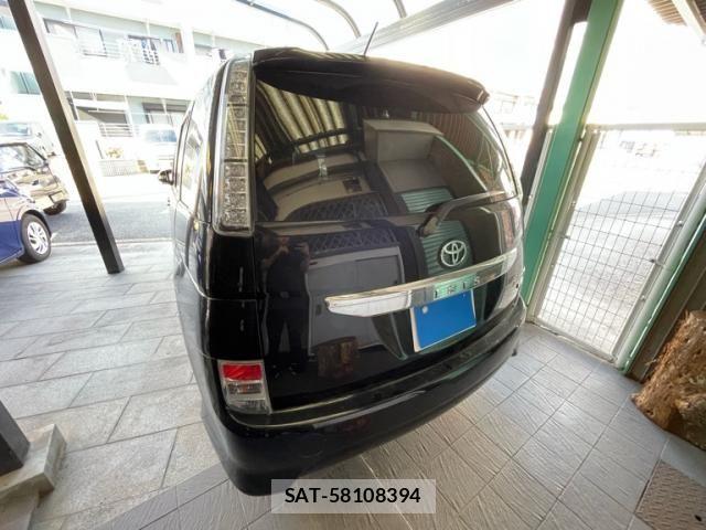 Toyota ISIS 2011-09 8412968-2