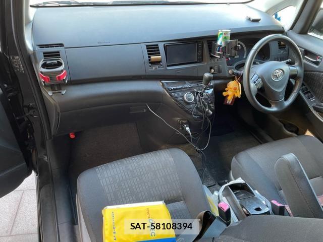 Toyota ISIS 2011-09 8412968-6