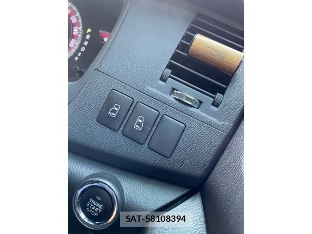 Toyota ISIS 2011-09 8412968-7