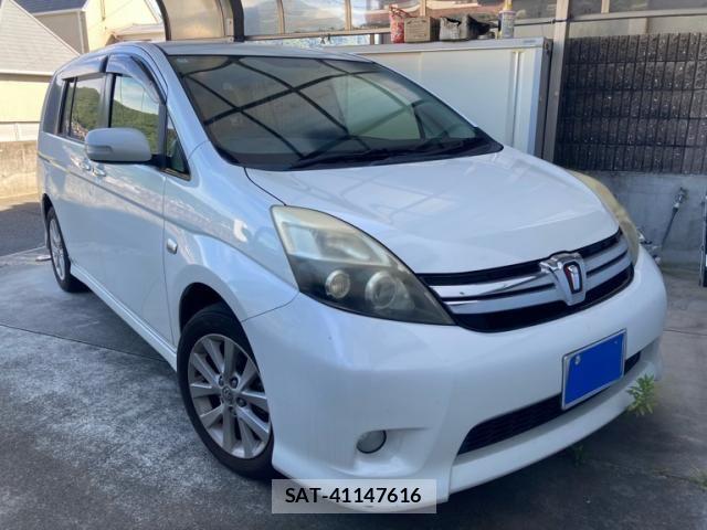 Toyota ISIS 2012-11 8457706-0