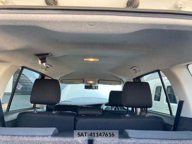 Toyota ISIS 2012-11 8457706-12