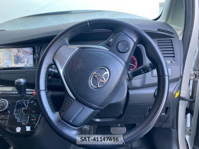 Toyota ISIS 2012-11 8457706-18