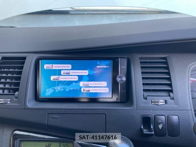 Toyota ISIS 2012-11 8457706-20