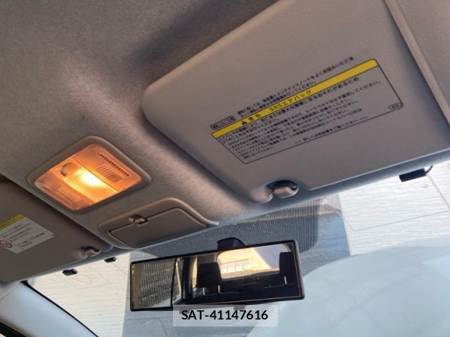 Toyota ISIS 2012-11 8457706-24