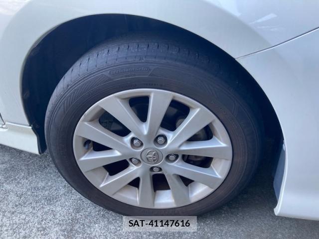 Toyota ISIS 2012-11 8457706-3
