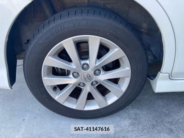 Toyota ISIS 2012-11 8457706-4