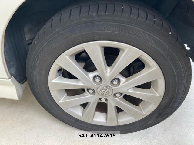 Toyota ISIS 2012-11 8457706-5