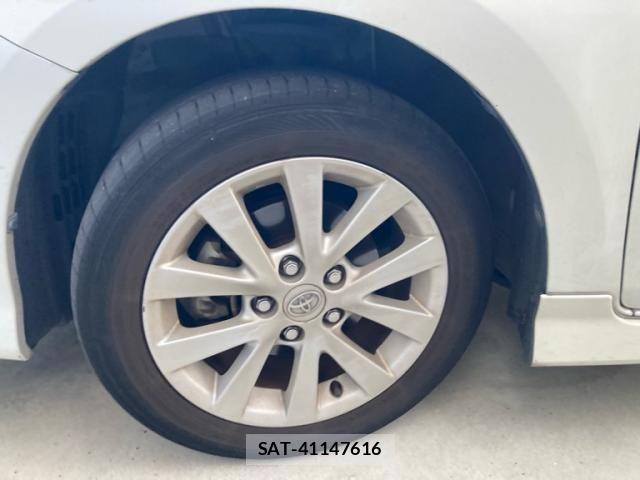 Toyota ISIS 2012-11 8457706-6