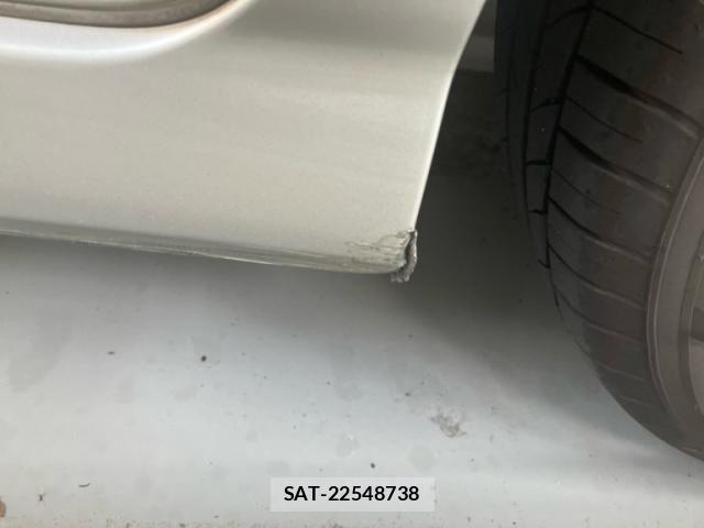 Toyota ISIS 2010-07 8485522-12