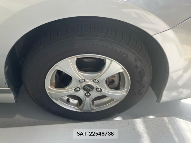 Toyota ISIS 2010-07 8485522-13