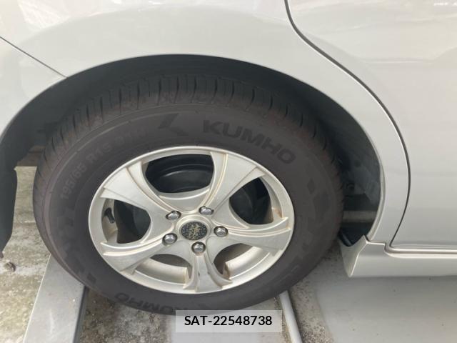 Toyota ISIS 2010-07 8485522-14