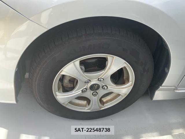 Toyota ISIS 2010-07 8485522-16