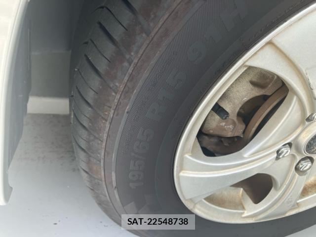 Toyota ISIS 2010-07 8485522-17