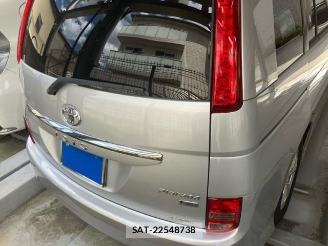 Toyota ISIS 2010-07 8485522-1