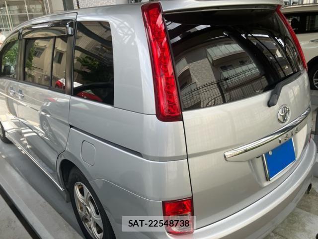 Toyota ISIS 2010-07 8485522-3