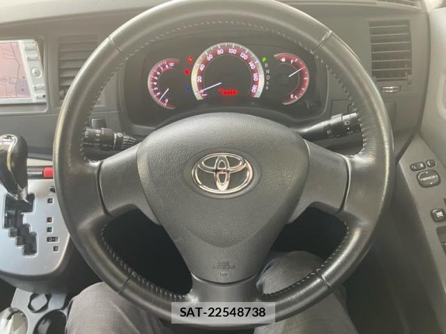 Toyota ISIS 2010-07 8485522-4