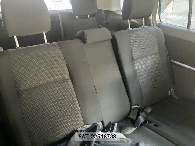 Toyota ISIS 2010-07 8485522-6