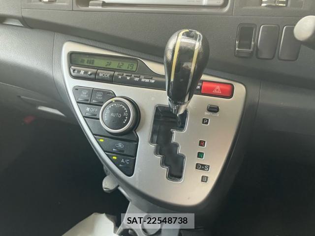 Toyota ISIS 2010-07 8485522-7