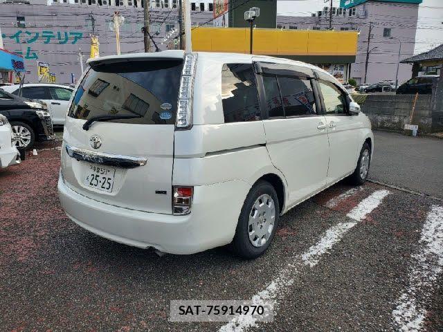 Toyota ISIS 2012-03 8562223-1