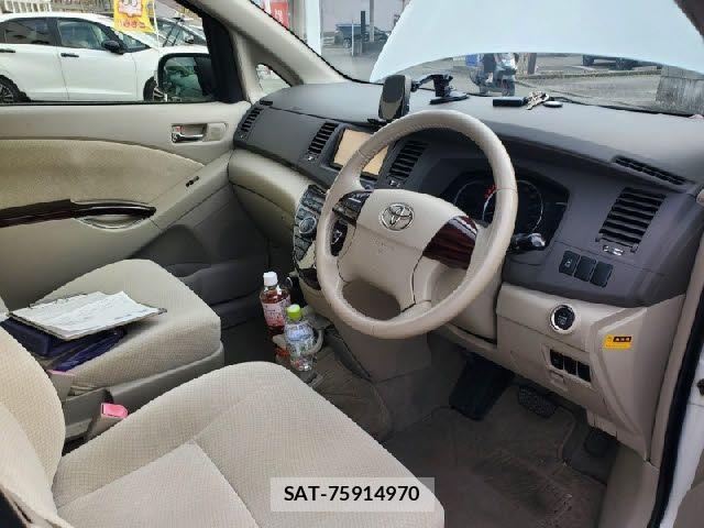 Toyota ISIS 2012-03 8562223-2