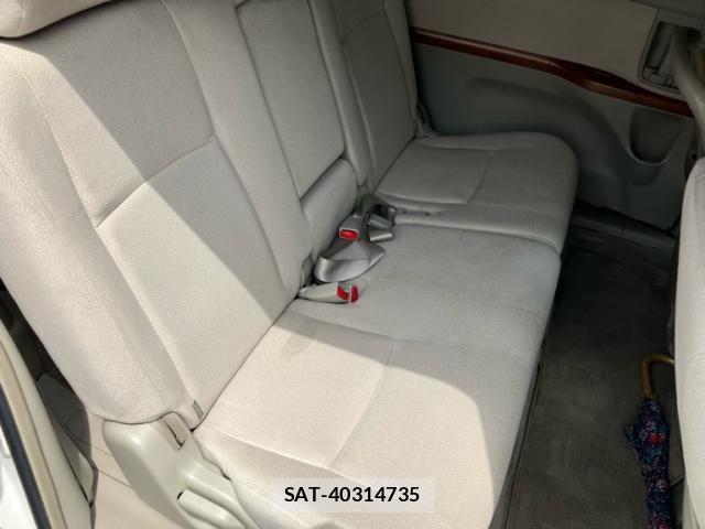 Toyota ISIS 2010-08 8562226-10